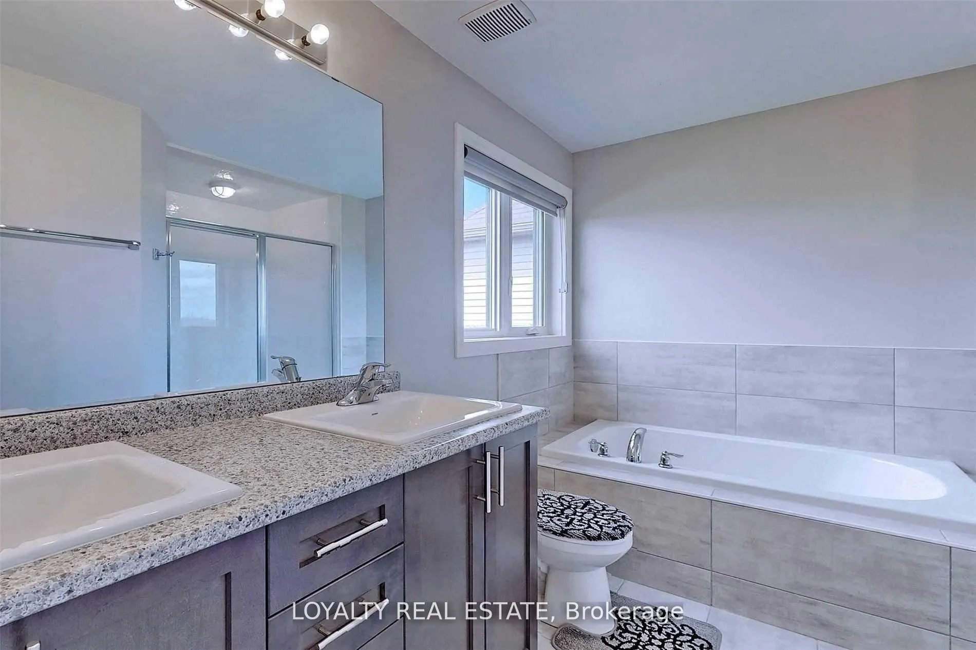Photo 12 of 127 Yacht Drive, Clarington, Bowmanville — HOMEH