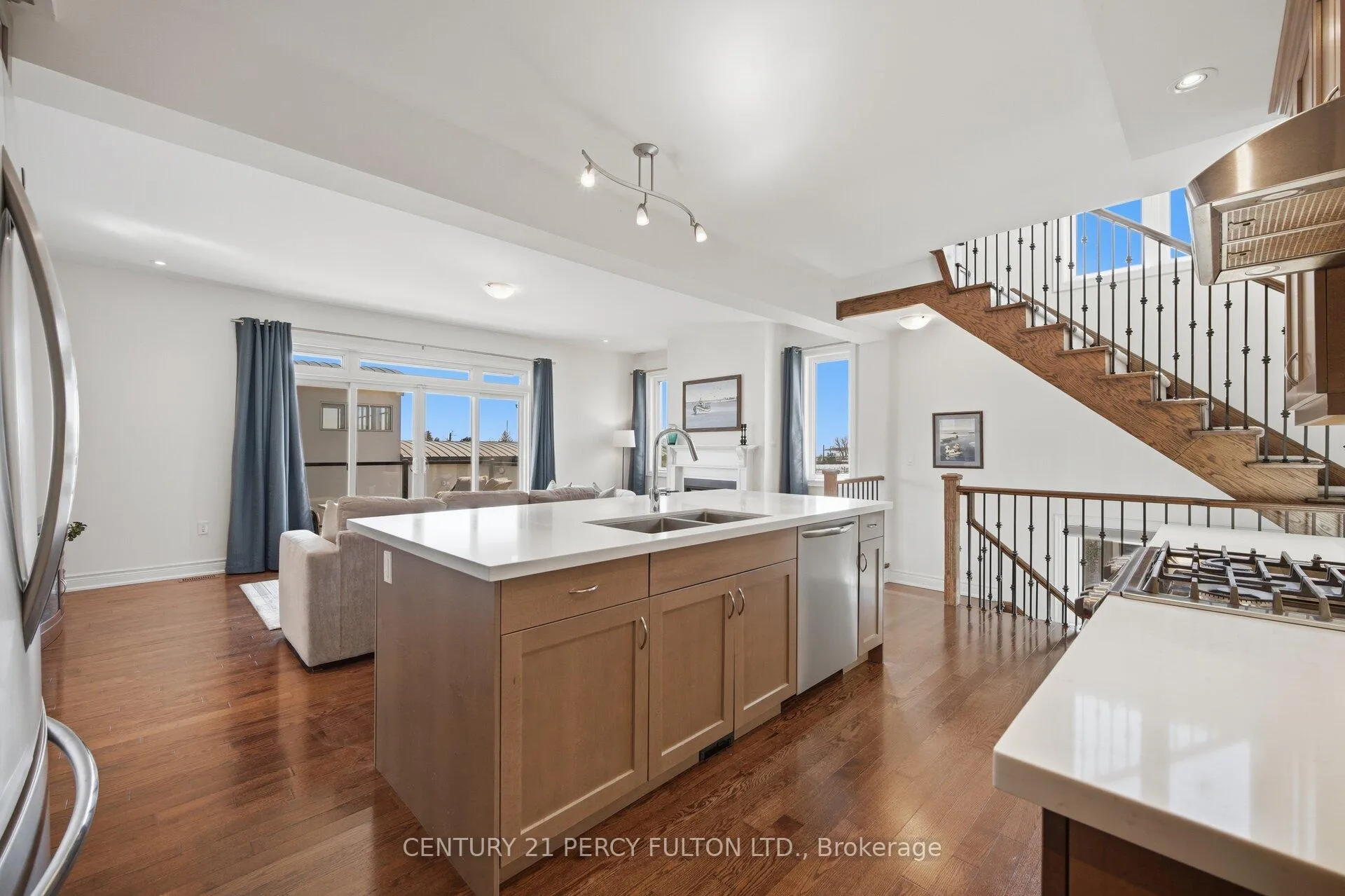 Photo 4 of 1281 Wharf Street, Pickering, Bay Ridges — HOMEH