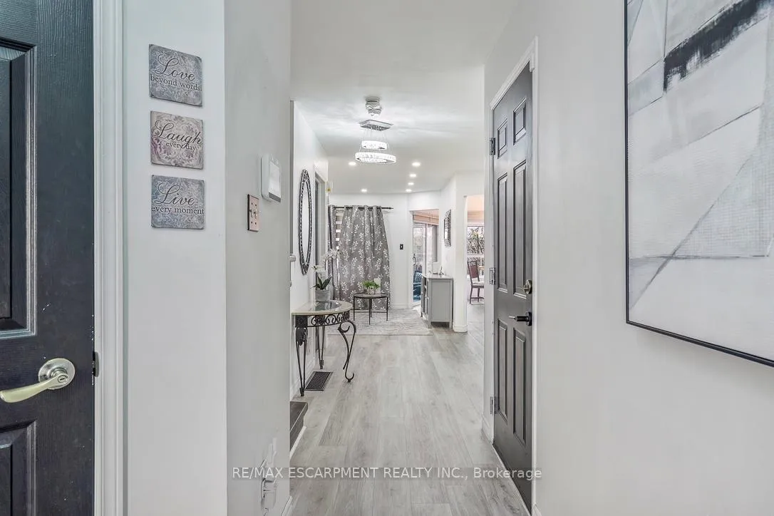 Photo 3 of 45 Hawkins Drive, Cambridge — HOMEH