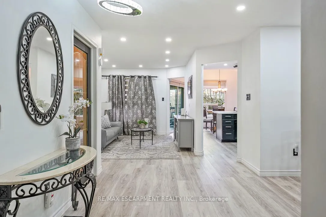 Photo 4 of 45 Hawkins Drive, Cambridge — HOMEH