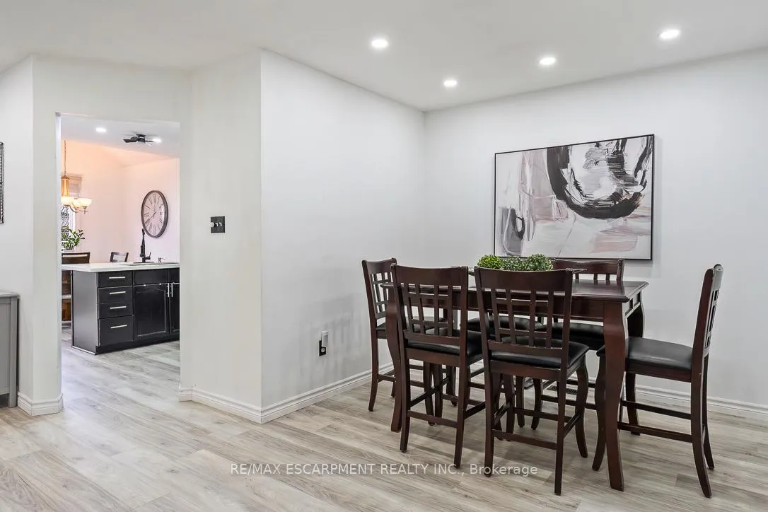 Photo 5 of 45 Hawkins Drive, Cambridge — HOMEH