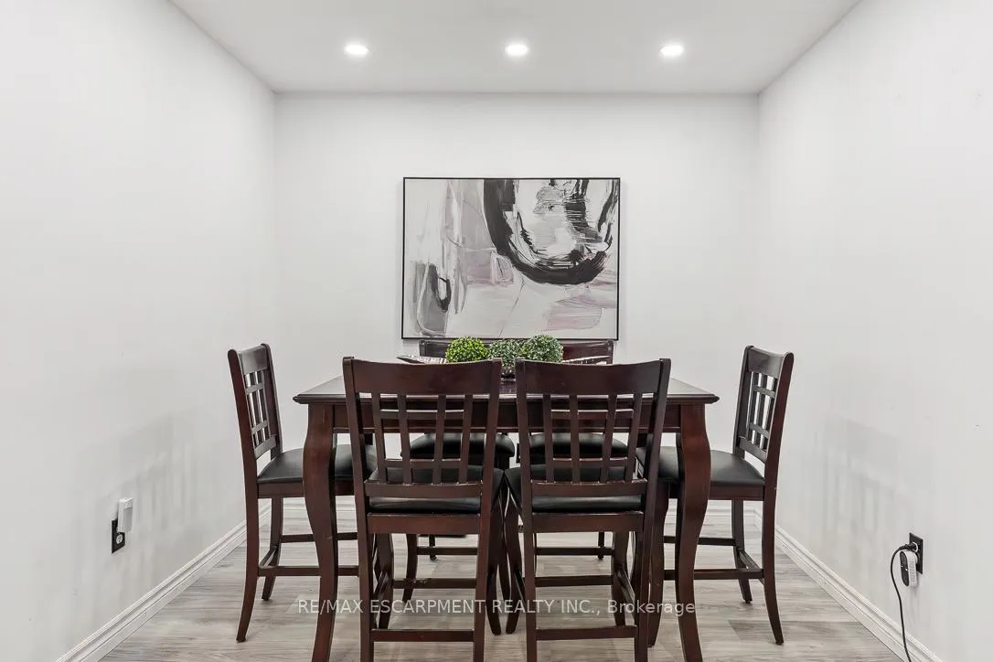 Photo 6 of 45 Hawkins Drive, Cambridge — HOMEH