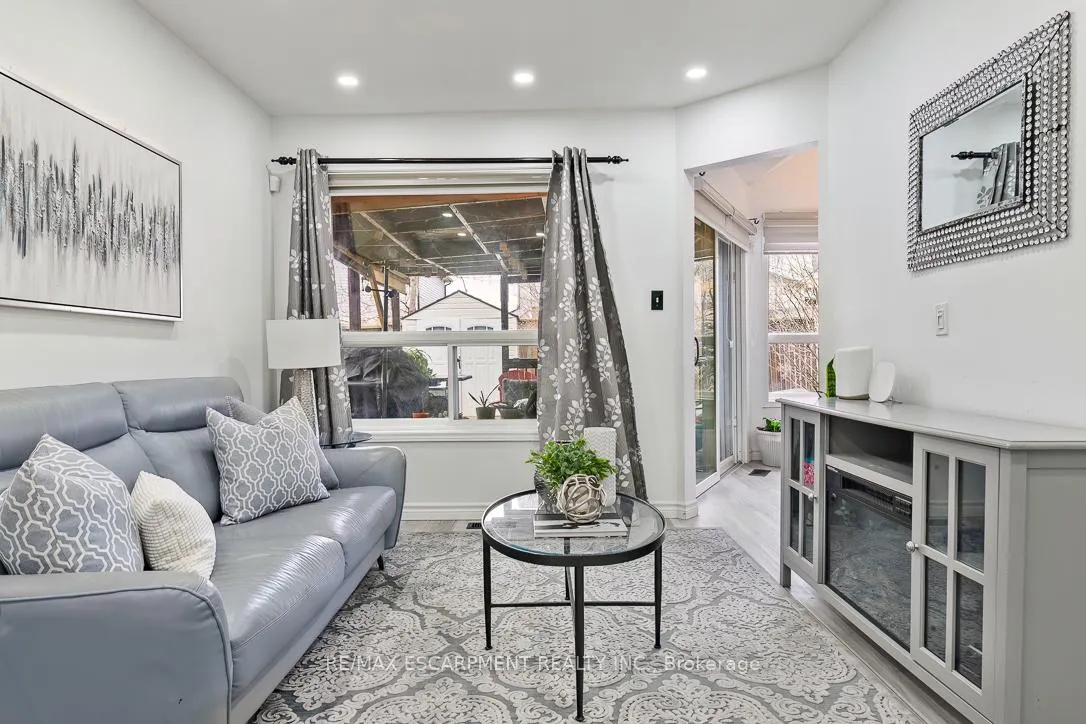 Photo 9 of 45 Hawkins Drive, Cambridge — HOMEH