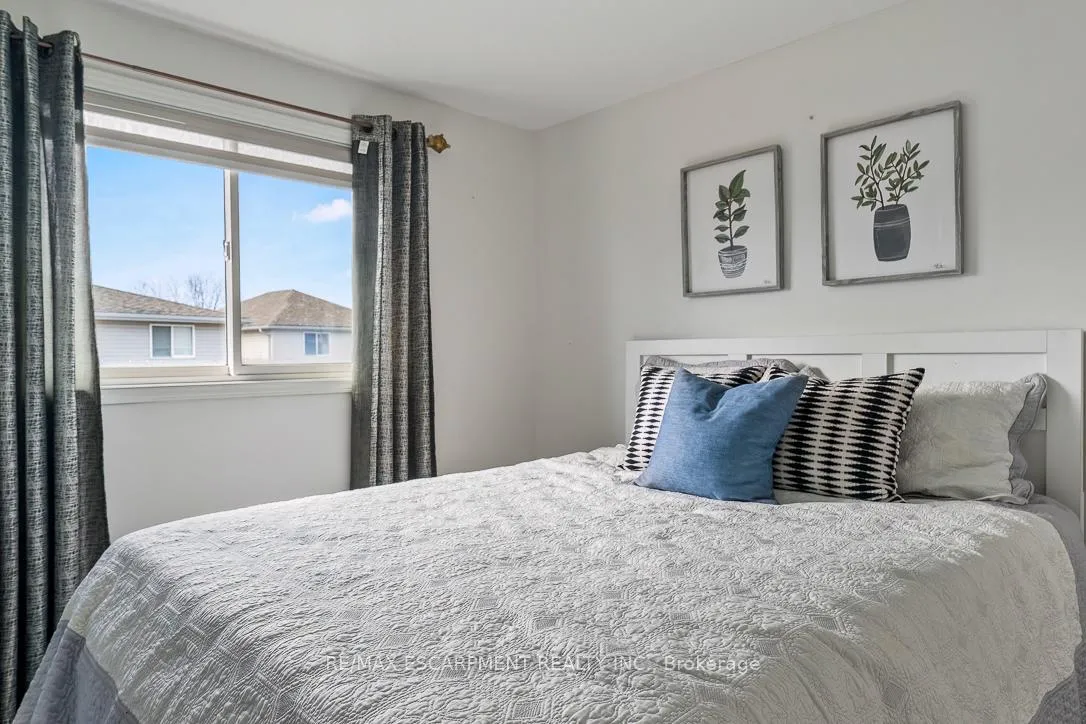 Photo 27 of 45 Hawkins Drive, Cambridge — HOMEH