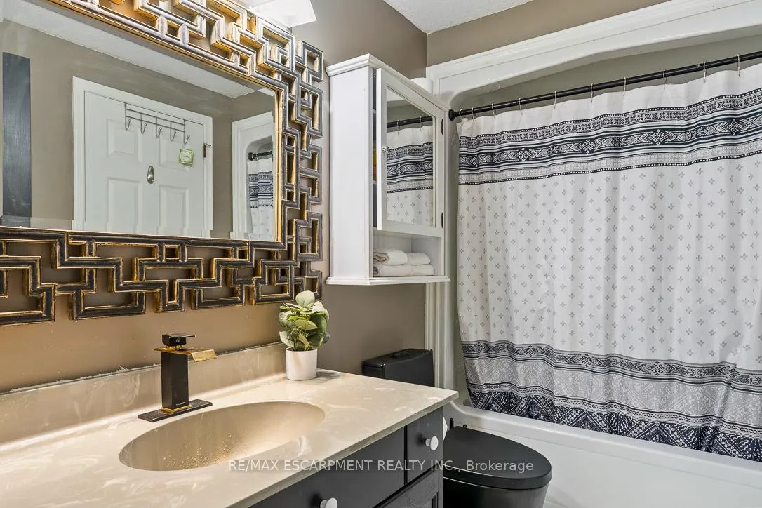 Photo 32 of 45 Hawkins Drive, Cambridge — HOMEH