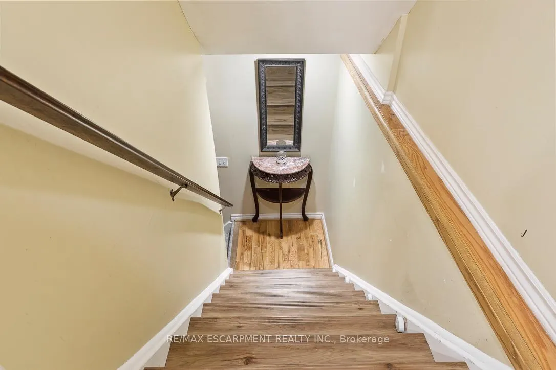 Photo 34 of 45 Hawkins Drive, Cambridge — HOMEH