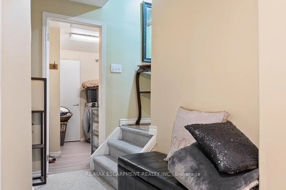 Photo 35 of 45 Hawkins Drive, Cambridge — HOMEH