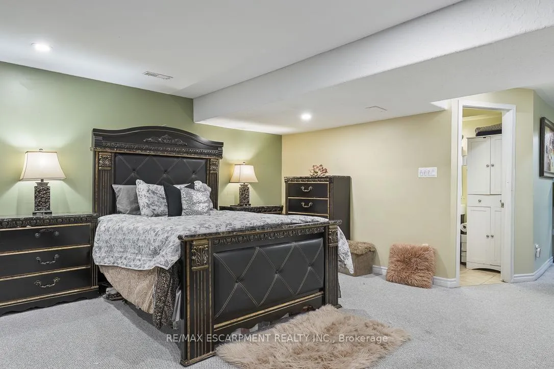 Photo 38 of 45 Hawkins Drive, Cambridge — HOMEH
