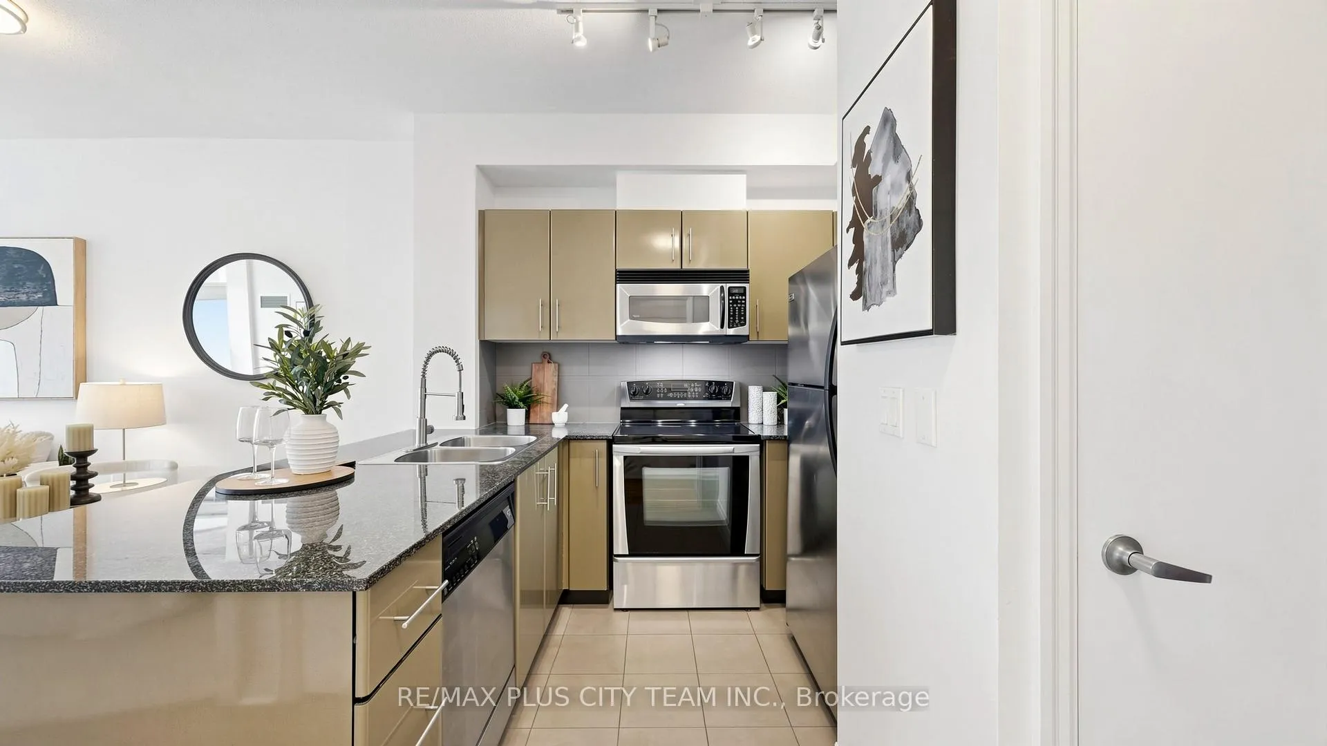 Photo 8 of Unit 2604, 16 Yonge Street, Toronto, Waterfront Communities — HOMEH