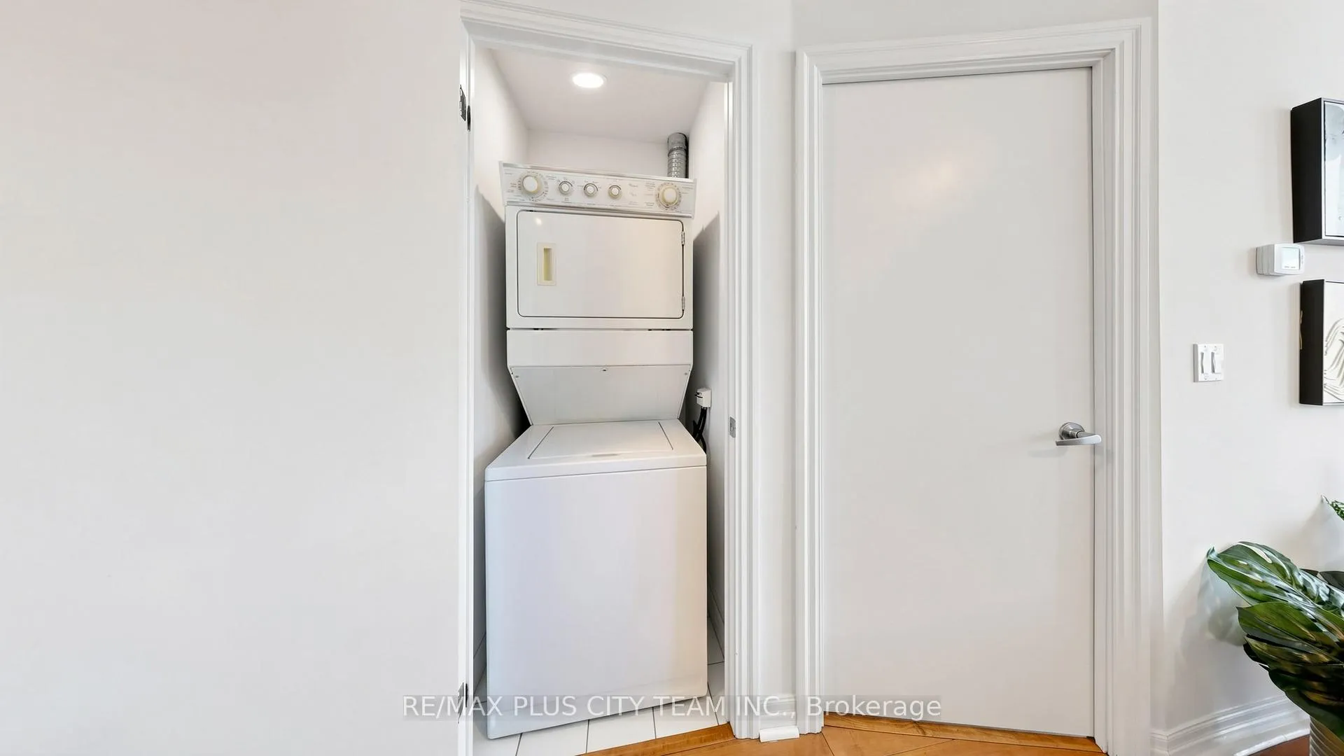 Photo 13 of Unit 2604, 16 Yonge Street, Toronto, Waterfront Communities — HOMEH