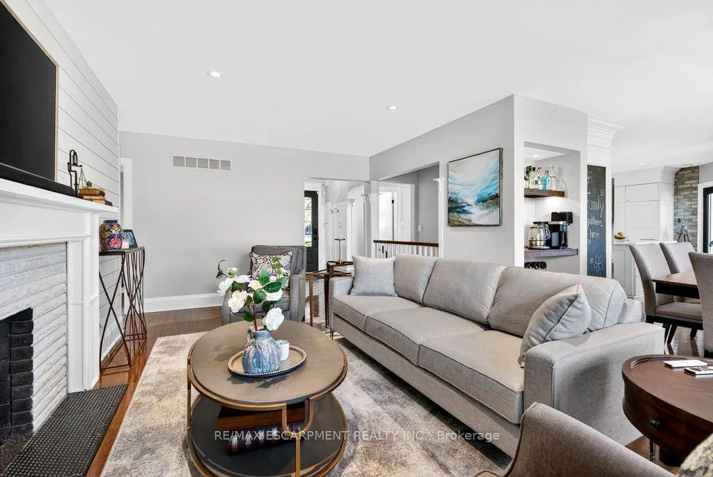 Photo 11 of 2079 Gary Crescent, Burlington, Brant — HOMEH