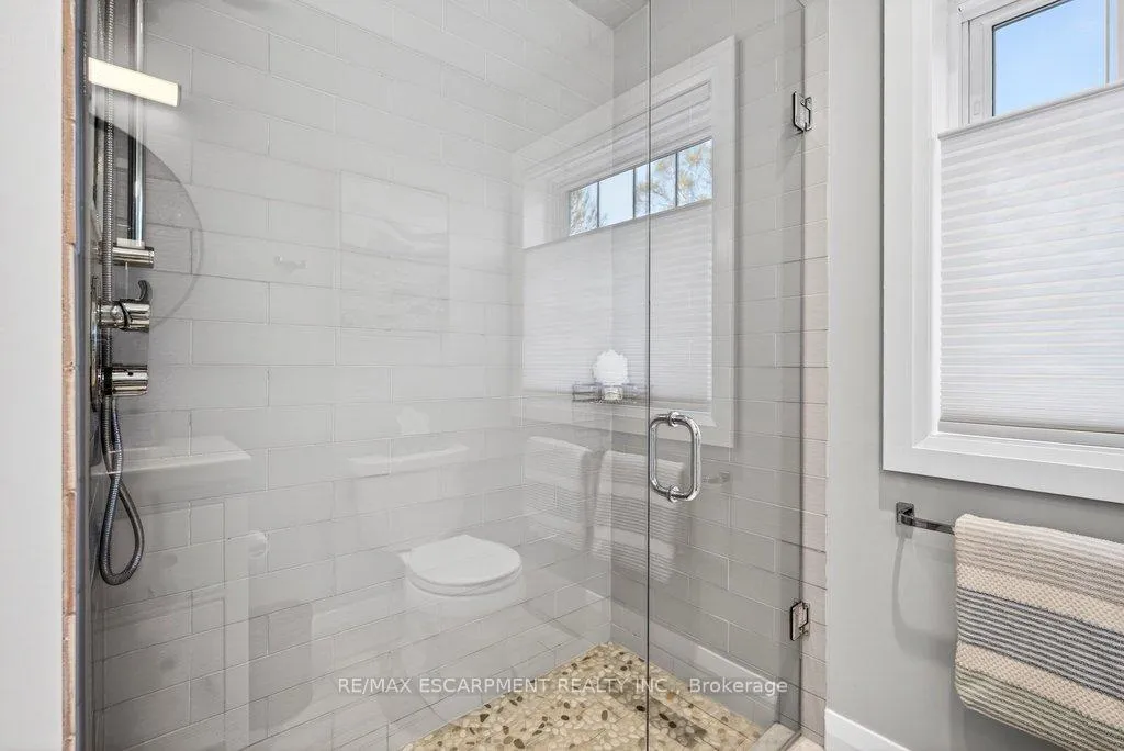 Photo 25 of 2079 Gary Crescent, Burlington, Brant — HOMEH
