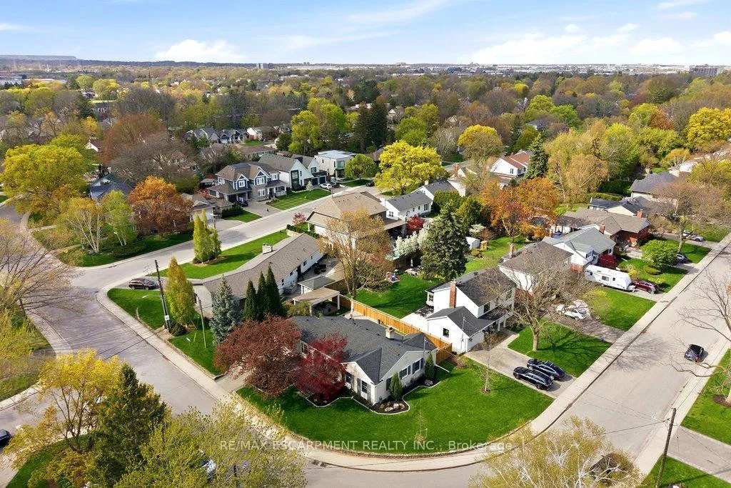 Photo 45 of 2079 Gary Crescent, Burlington, Brant — HOMEH