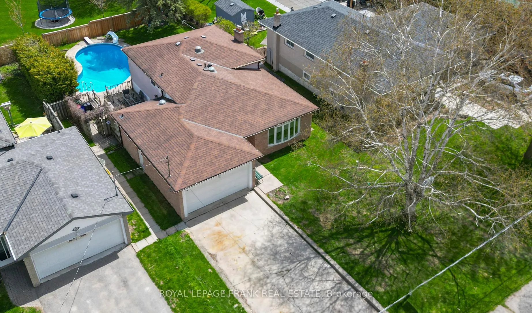 Photo 1 of 87 Cedar Street N, Uxbridge — HOMEH