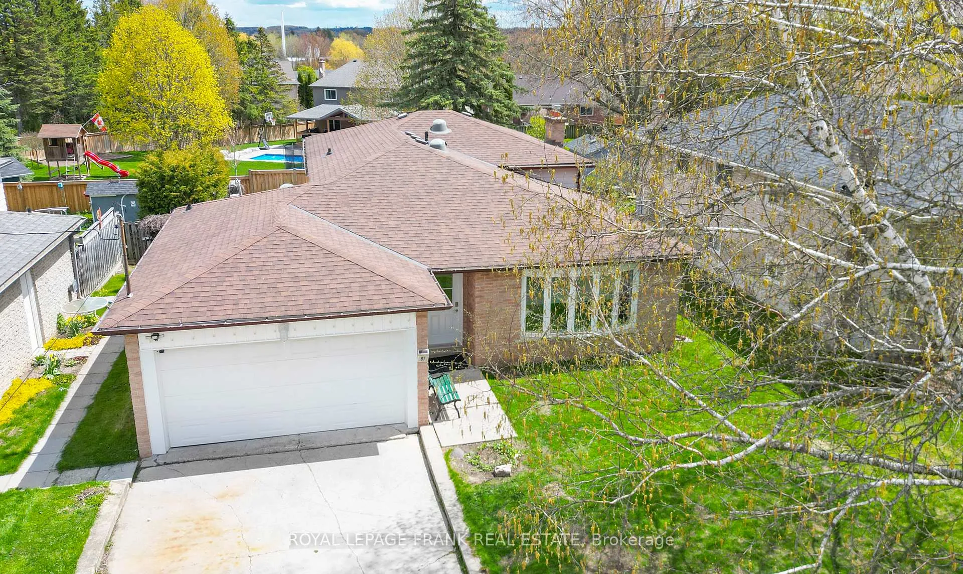 Photo 3 of 87 Cedar Street N, Uxbridge — HOMEH