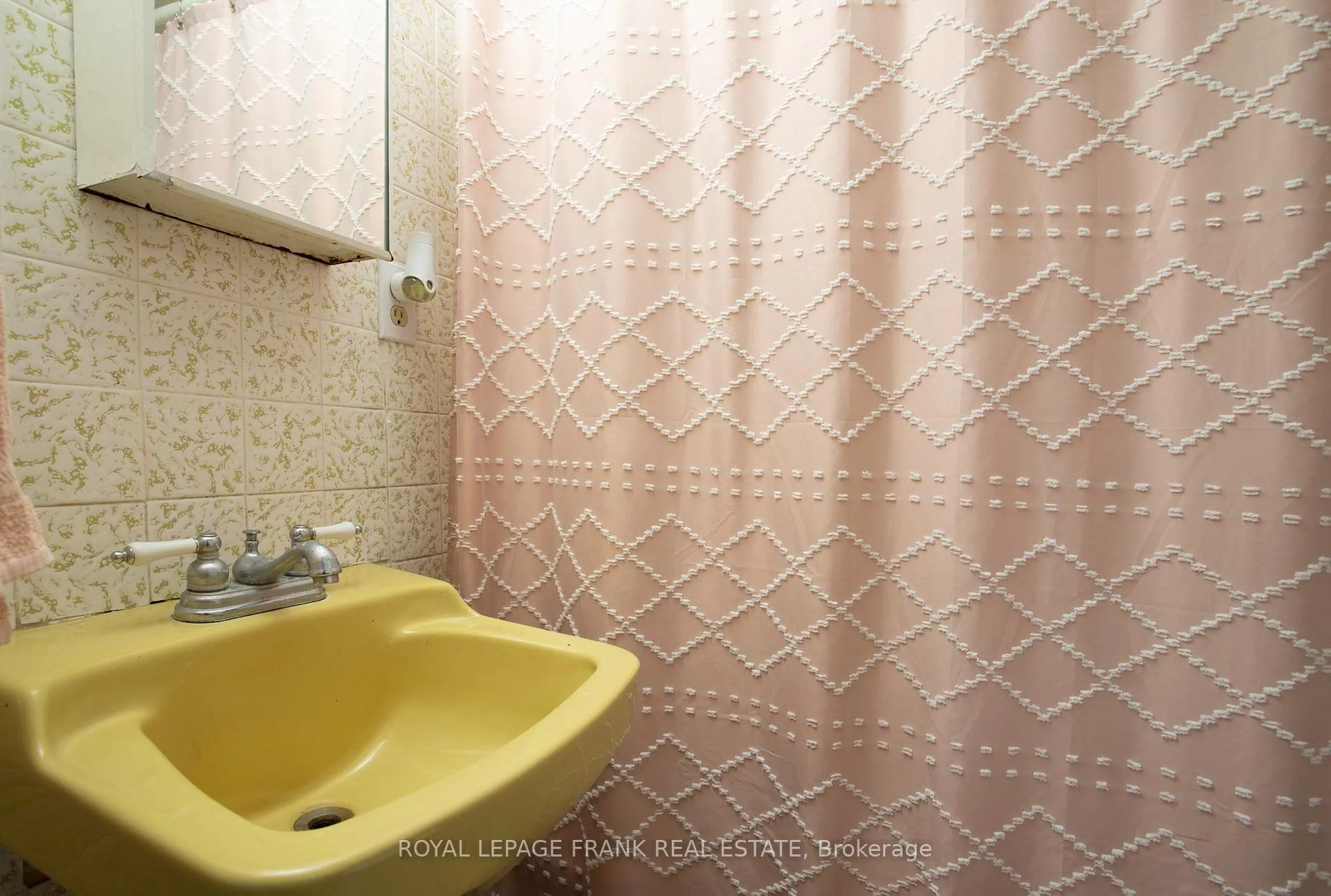 Photo 27 of 87 Cedar Street N, Uxbridge — HOMEH