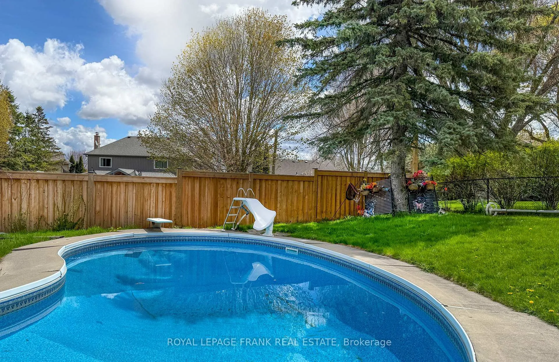 Photo 32 of 87 Cedar Street N, Uxbridge — HOMEH