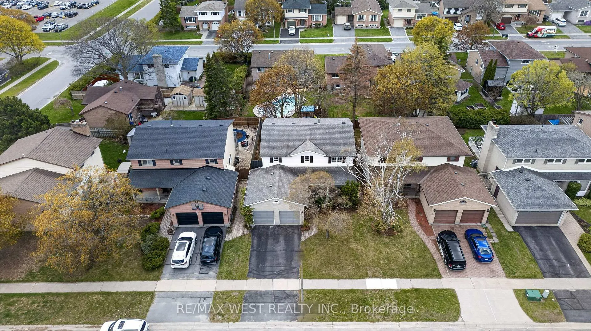 Photo 2 of 937 Alpine Court, Kingston, North of Taylor-Kidd Blvd — HOMEH
