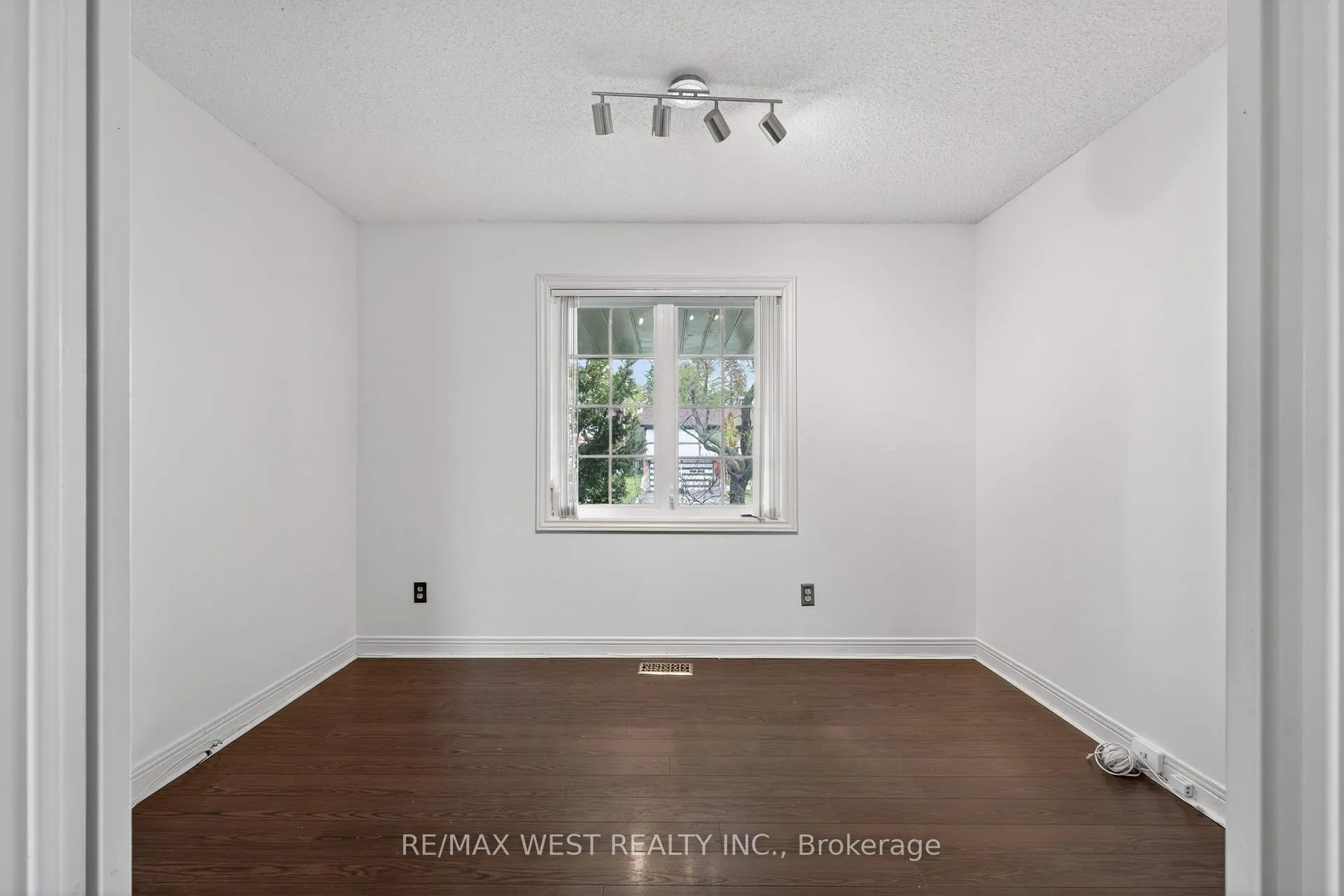 Photo 16 of 937 Alpine Court, Kingston, North of Taylor-Kidd Blvd — HOMEH