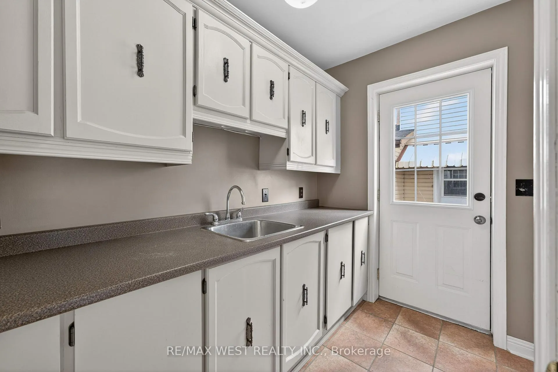 Photo 17 of 937 Alpine Court, Kingston, North of Taylor-Kidd Blvd — HOMEH