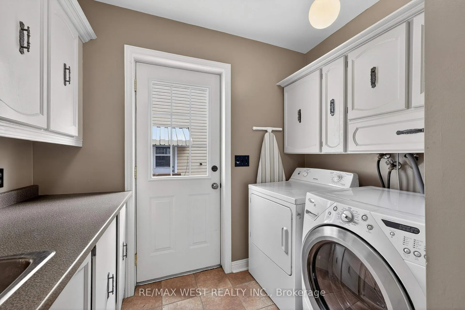Photo 18 of 937 Alpine Court, Kingston, North of Taylor-Kidd Blvd — HOMEH