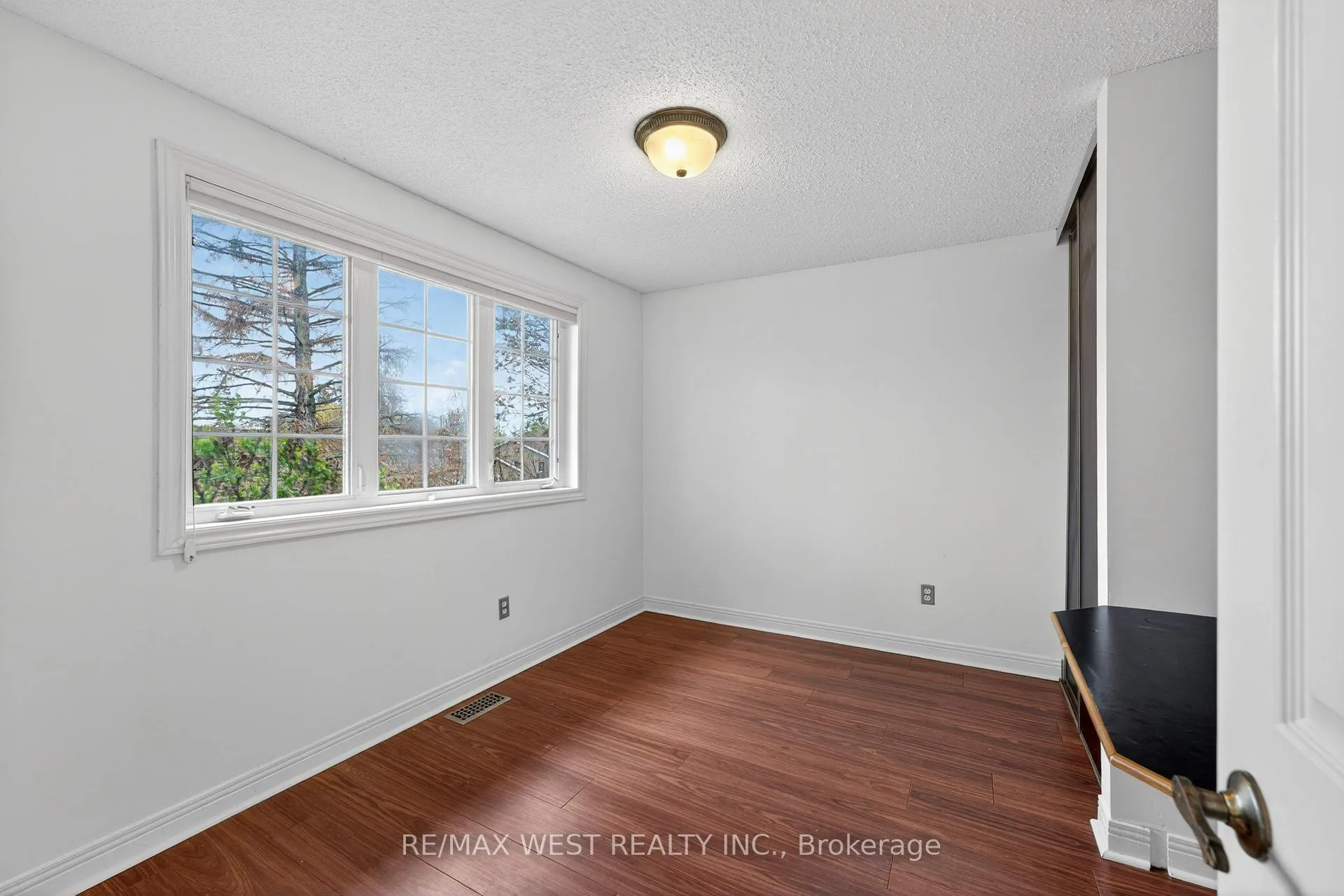 Photo 27 of 937 Alpine Court, Kingston, North of Taylor-Kidd Blvd — HOMEH