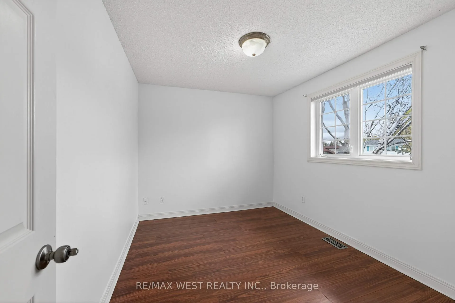 Photo 30 of 937 Alpine Court, Kingston, North of Taylor-Kidd Blvd — HOMEH