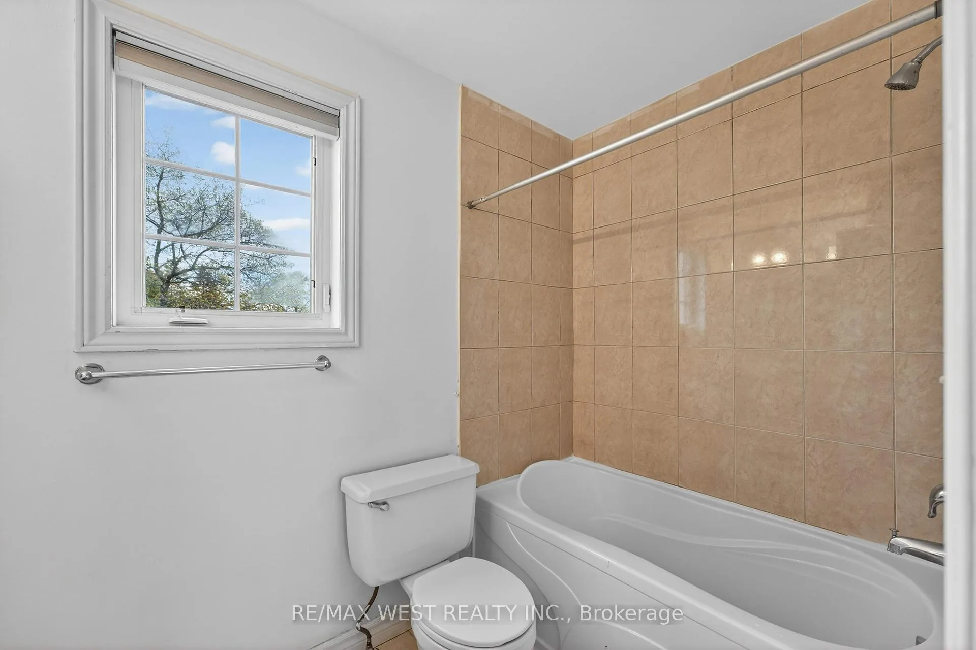 Photo 33 of 937 Alpine Court, Kingston, North of Taylor-Kidd Blvd — HOMEH