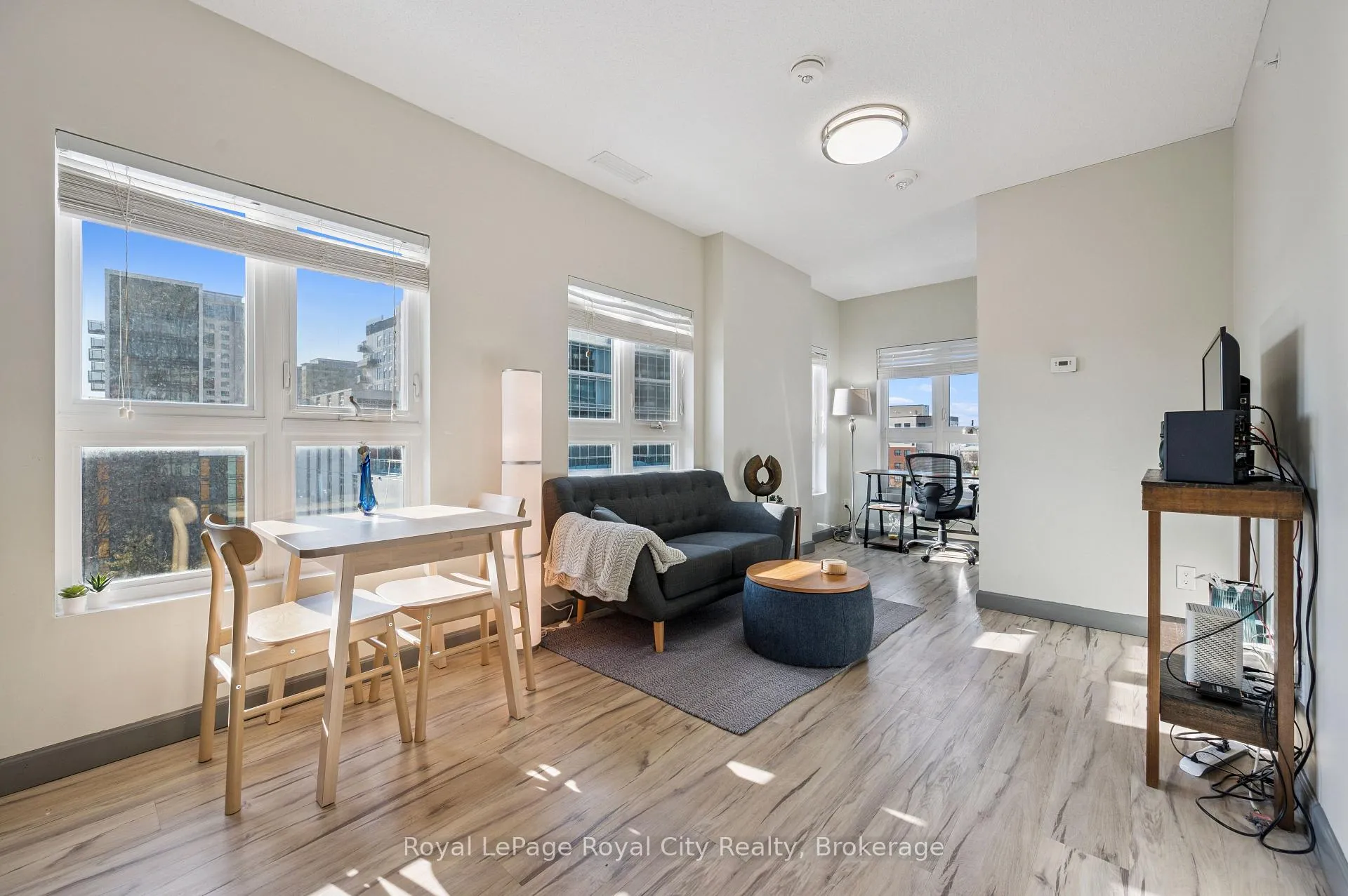Photo 3 of Unit 186, 258A Sunview Street, Waterloo, Beechwood/University — HOMEH