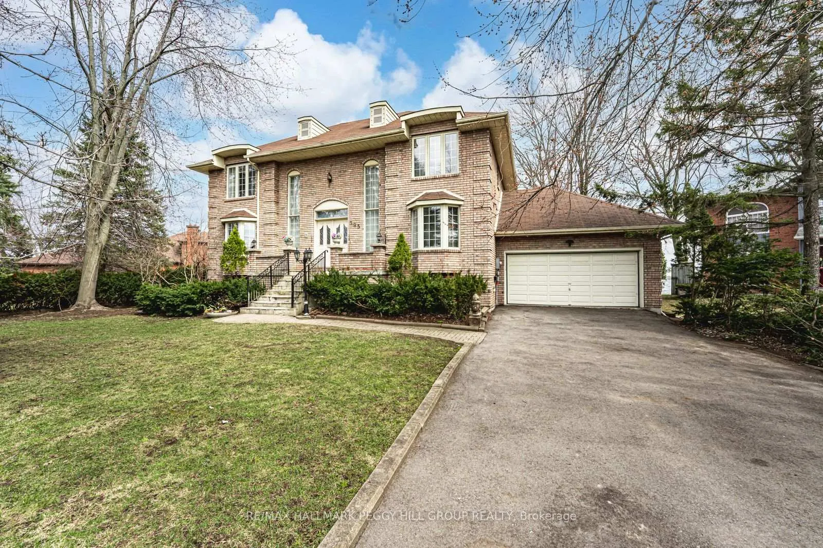Photo 3 of 395 Collins Drive, Orillia — HOMEH