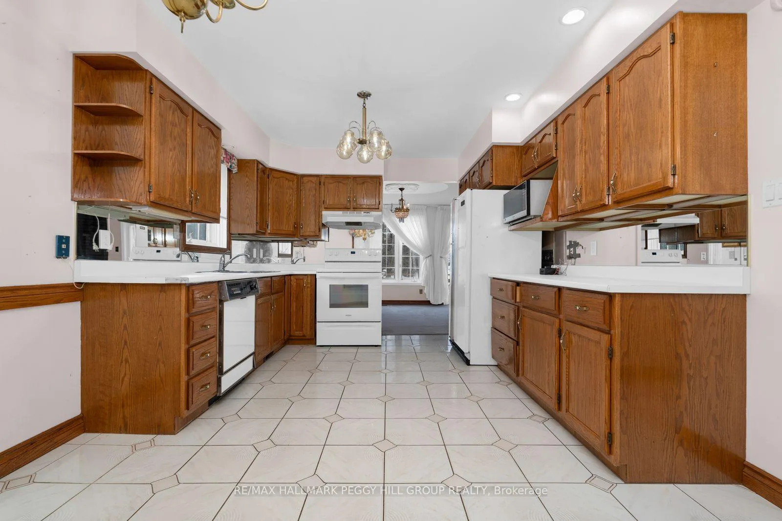 Photo 5 of 395 Collins Drive, Orillia — HOMEH