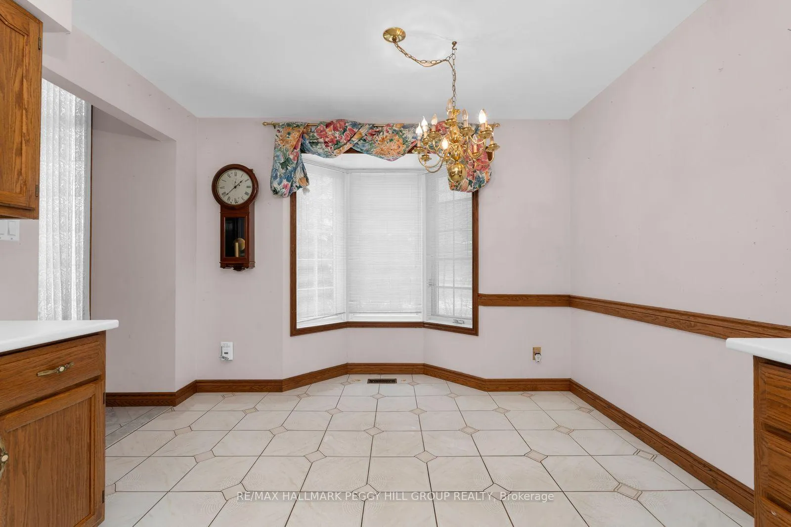Photo 6 of 395 Collins Drive, Orillia — HOMEH