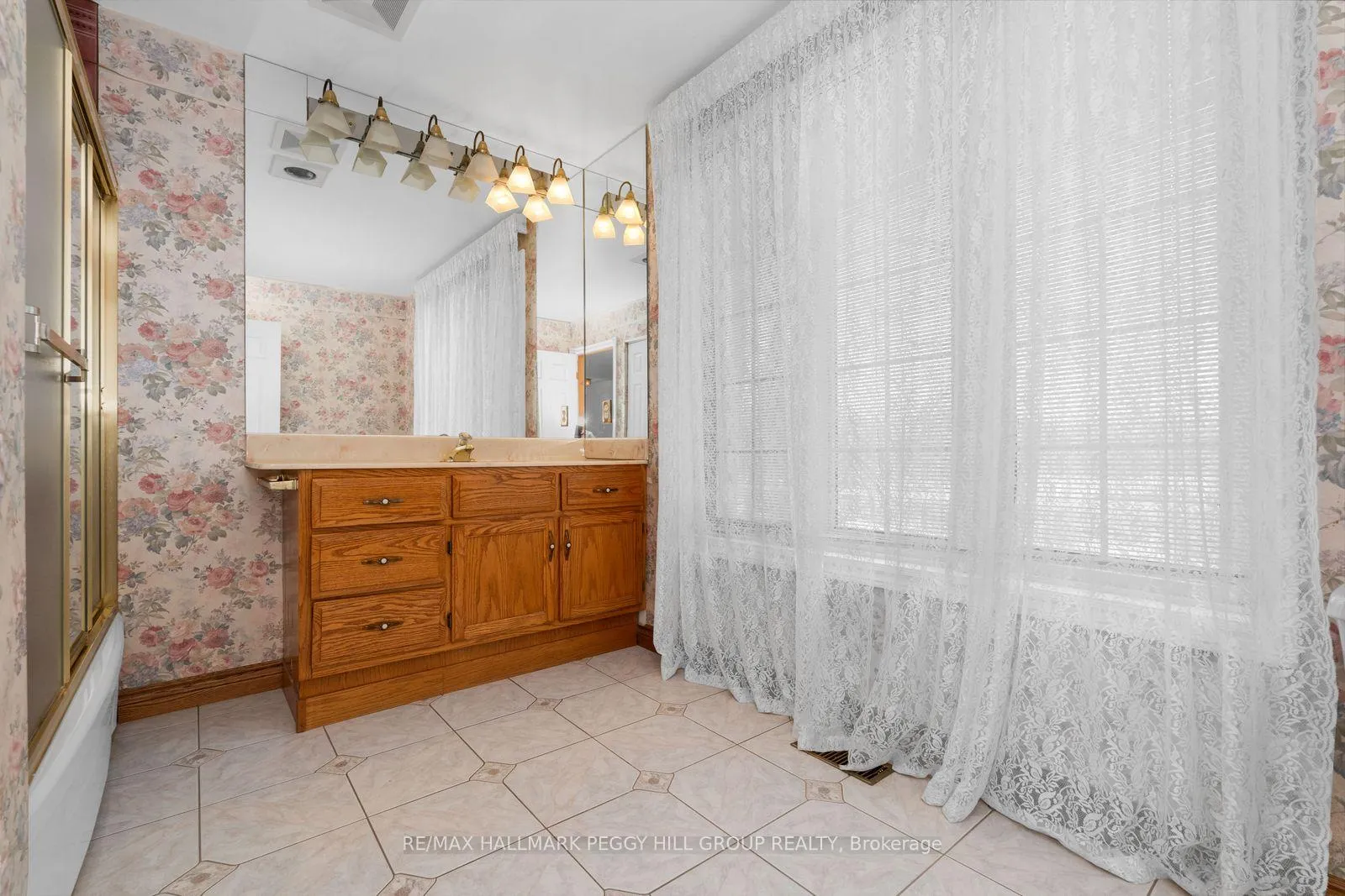 Photo 15 of 395 Collins Drive, Orillia — HOMEH