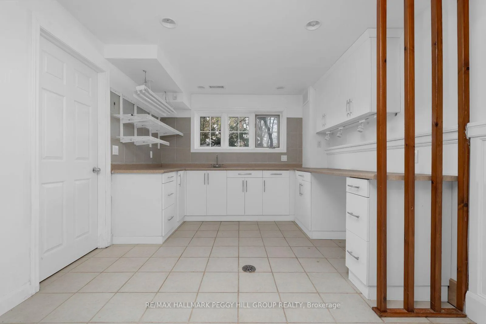 Photo 19 of 395 Collins Drive, Orillia — HOMEH