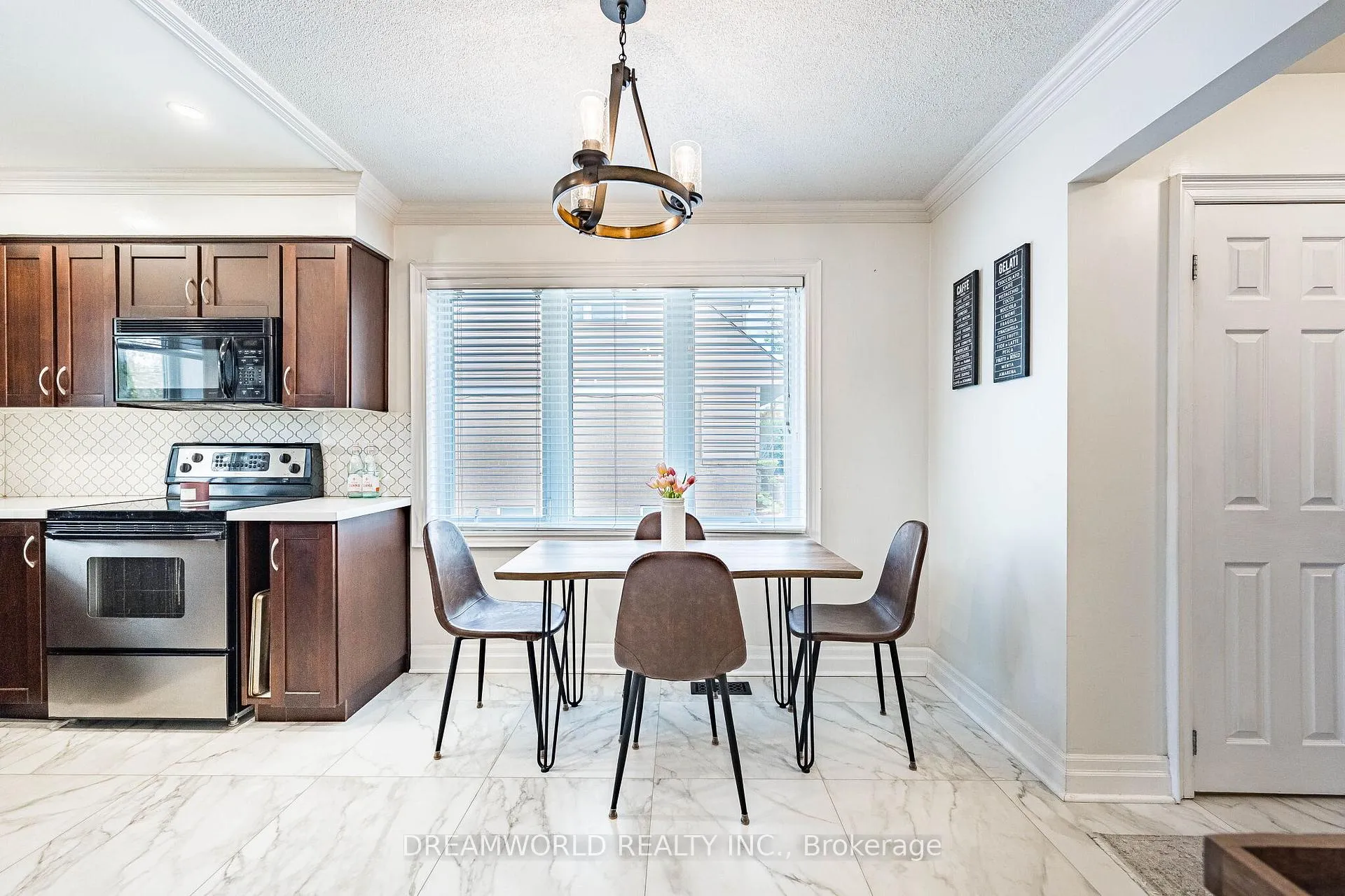Photo 10 of 6 Esmond Crescent, Etobicoke, Elms-Old Rexdale — HOMEH
