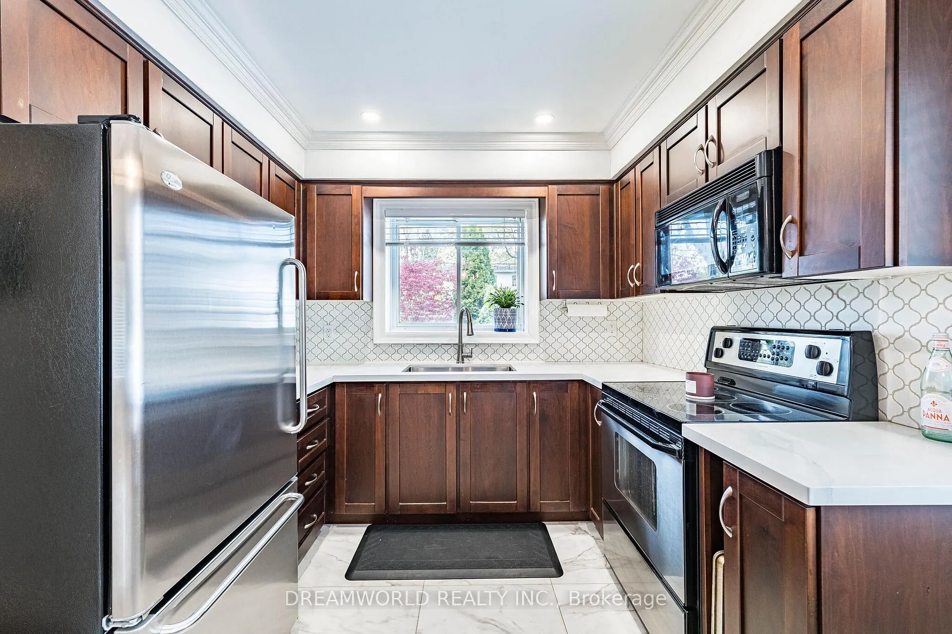 Photo 11 of 6 Esmond Crescent, Etobicoke, Elms-Old Rexdale — HOMEH