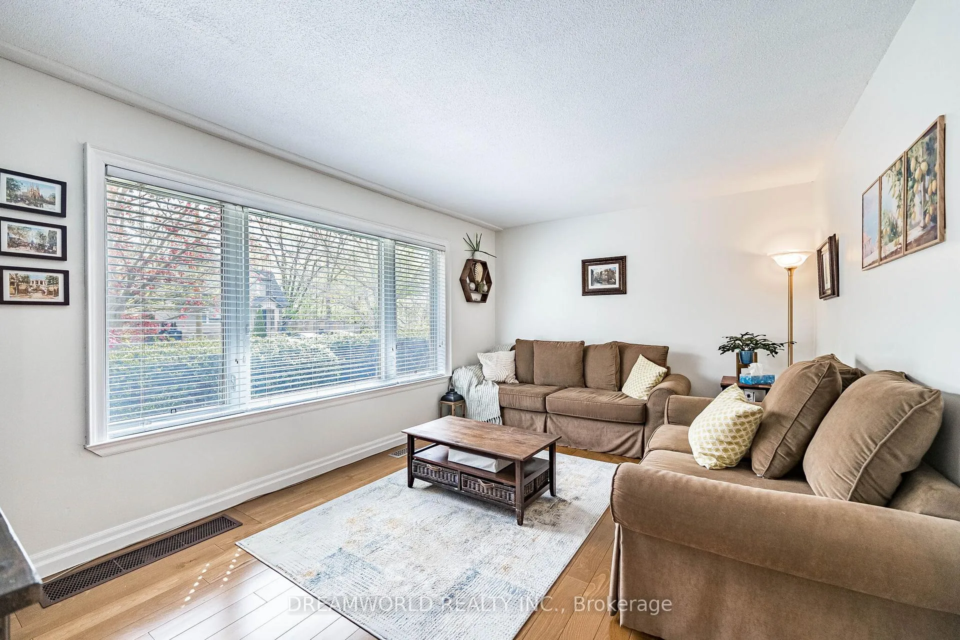 Photo 14 of 6 Esmond Crescent, Etobicoke, Elms-Old Rexdale — HOMEH