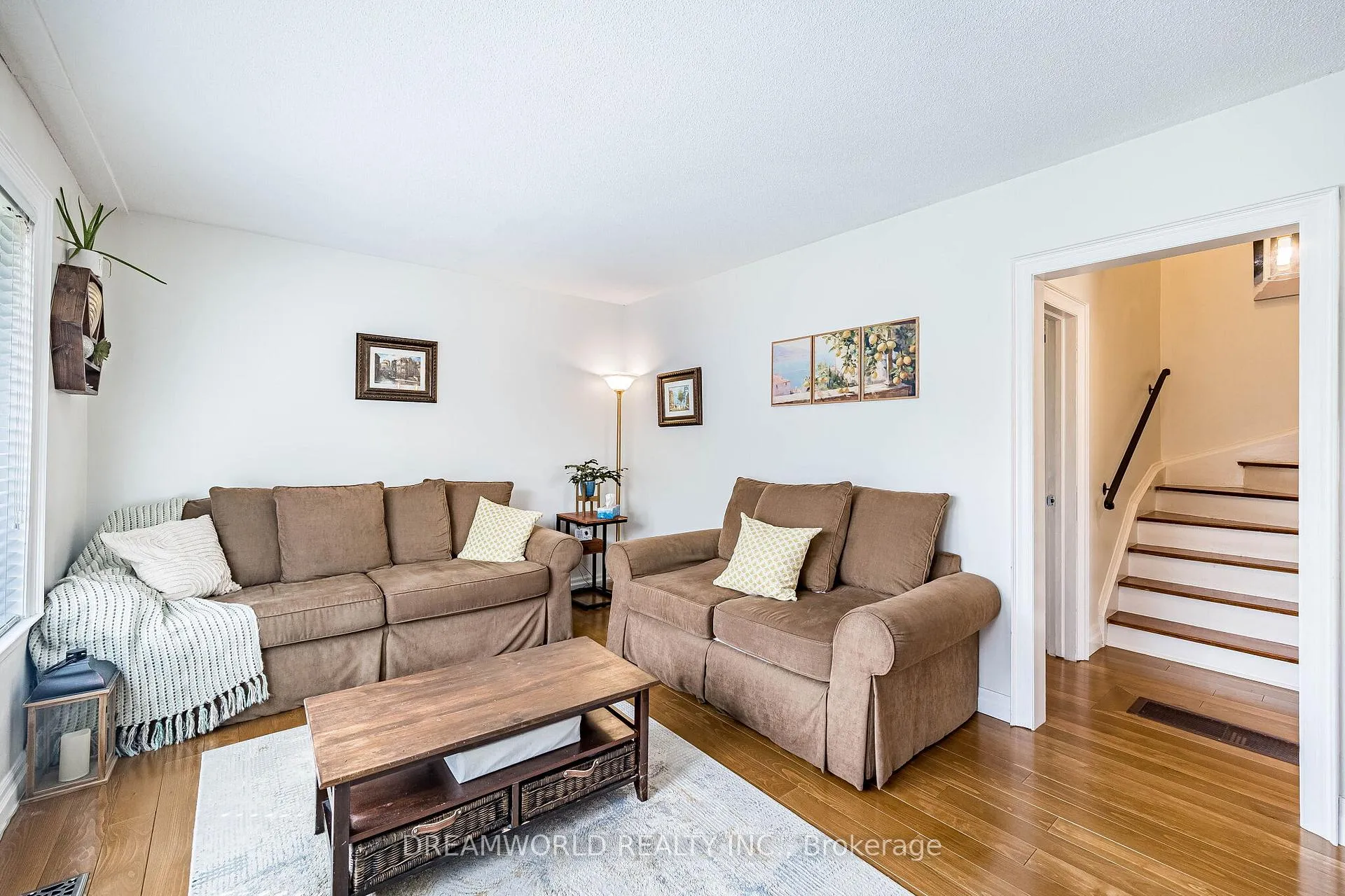 Photo 15 of 6 Esmond Crescent, Etobicoke, Elms-Old Rexdale — HOMEH