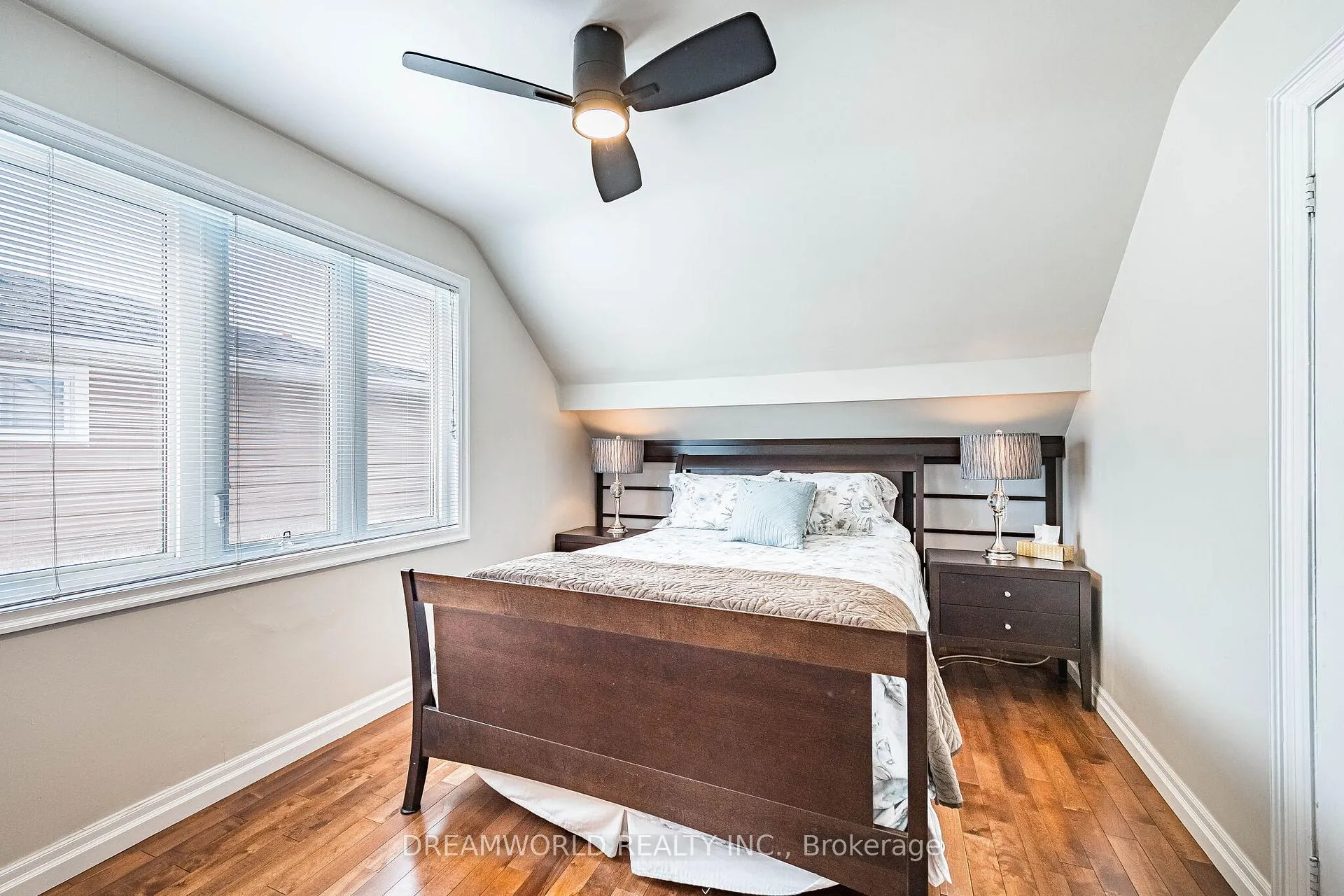 Photo 24 of 6 Esmond Crescent, Etobicoke, Elms-Old Rexdale — HOMEH