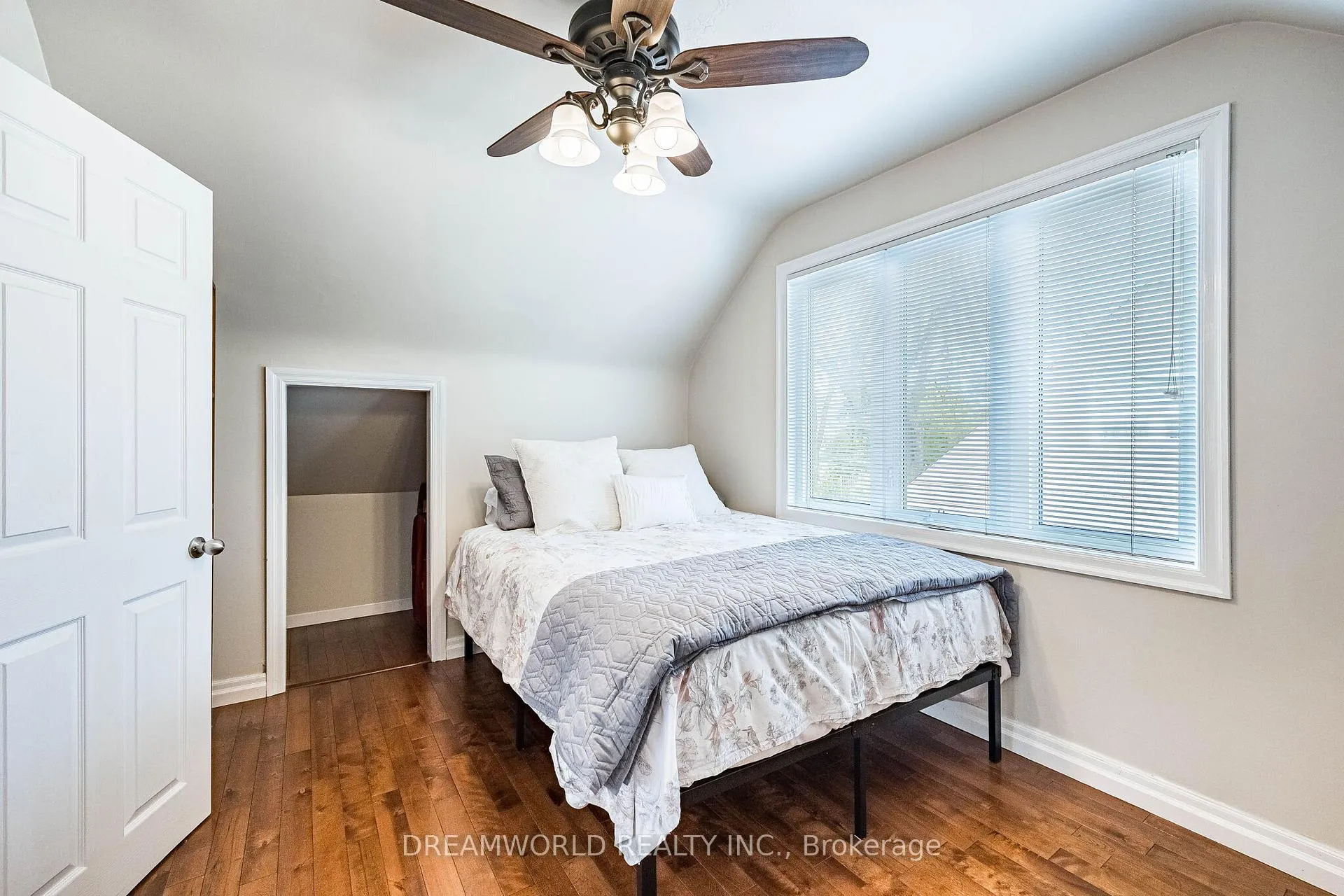 Photo 26 of 6 Esmond Crescent, Etobicoke, Elms-Old Rexdale — HOMEH