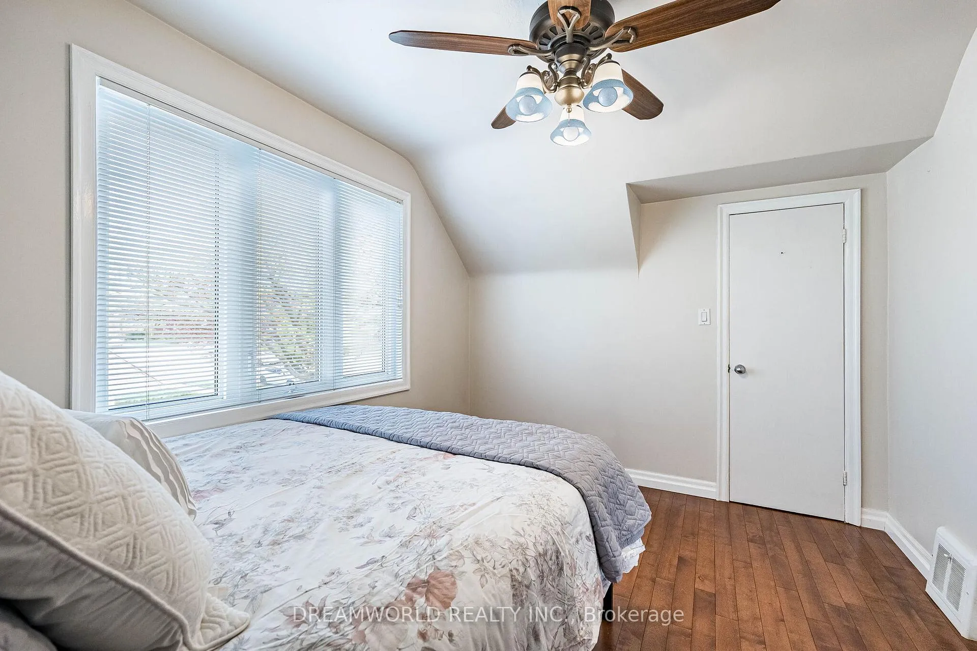 Photo 27 of 6 Esmond Crescent, Etobicoke, Elms-Old Rexdale — HOMEH