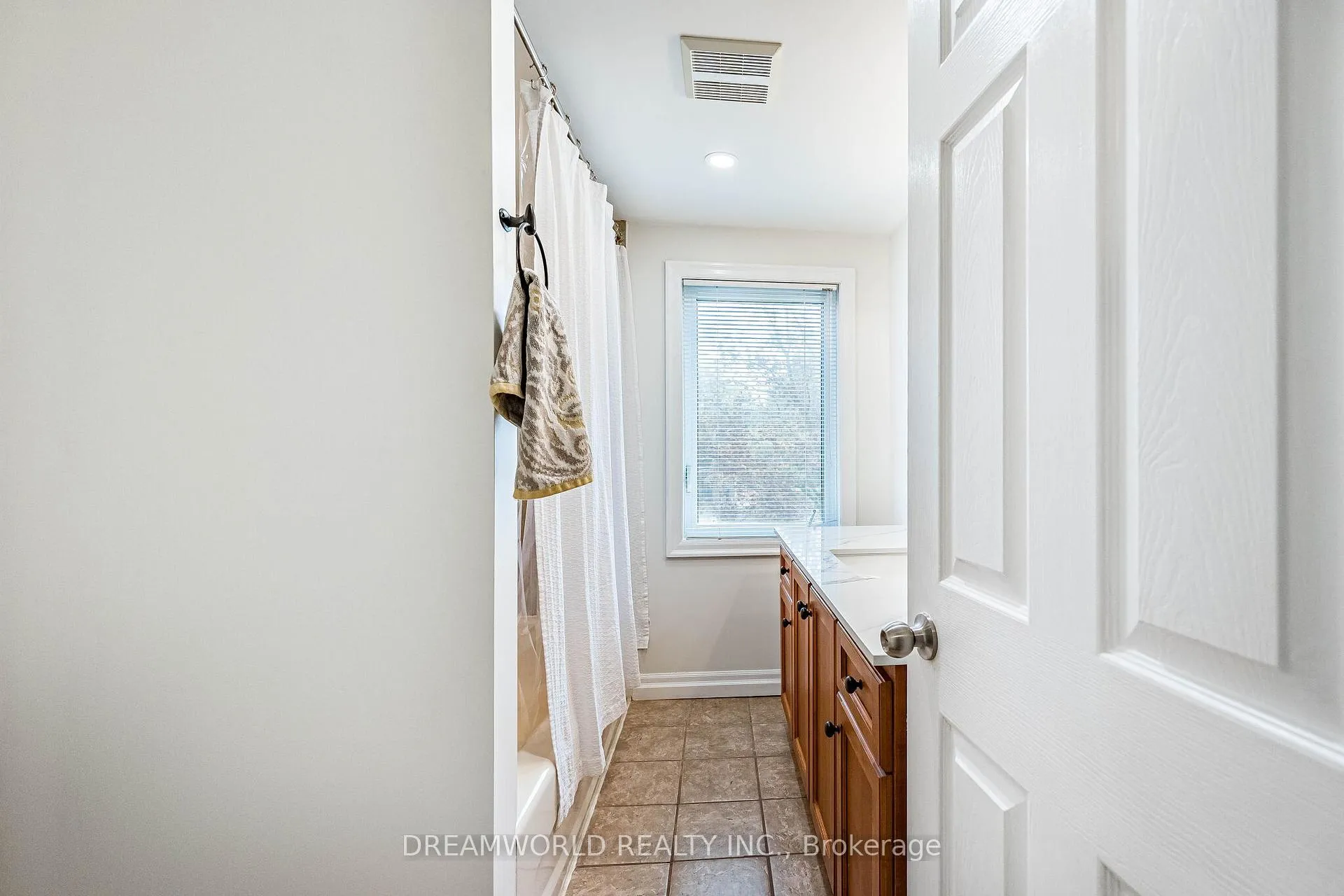 Photo 28 of 6 Esmond Crescent, Etobicoke, Elms-Old Rexdale — HOMEH