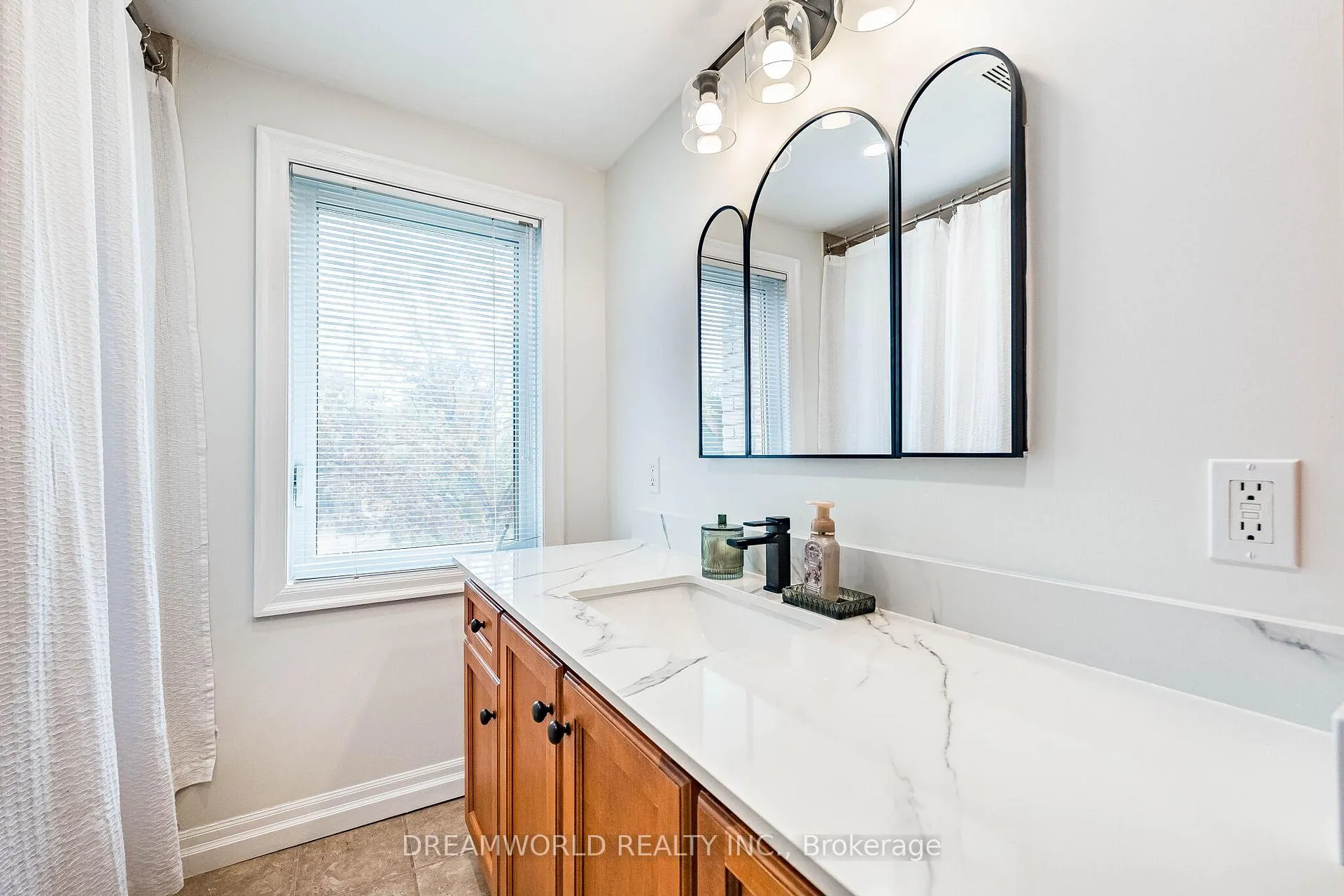 Photo 29 of 6 Esmond Crescent, Etobicoke, Elms-Old Rexdale — HOMEH