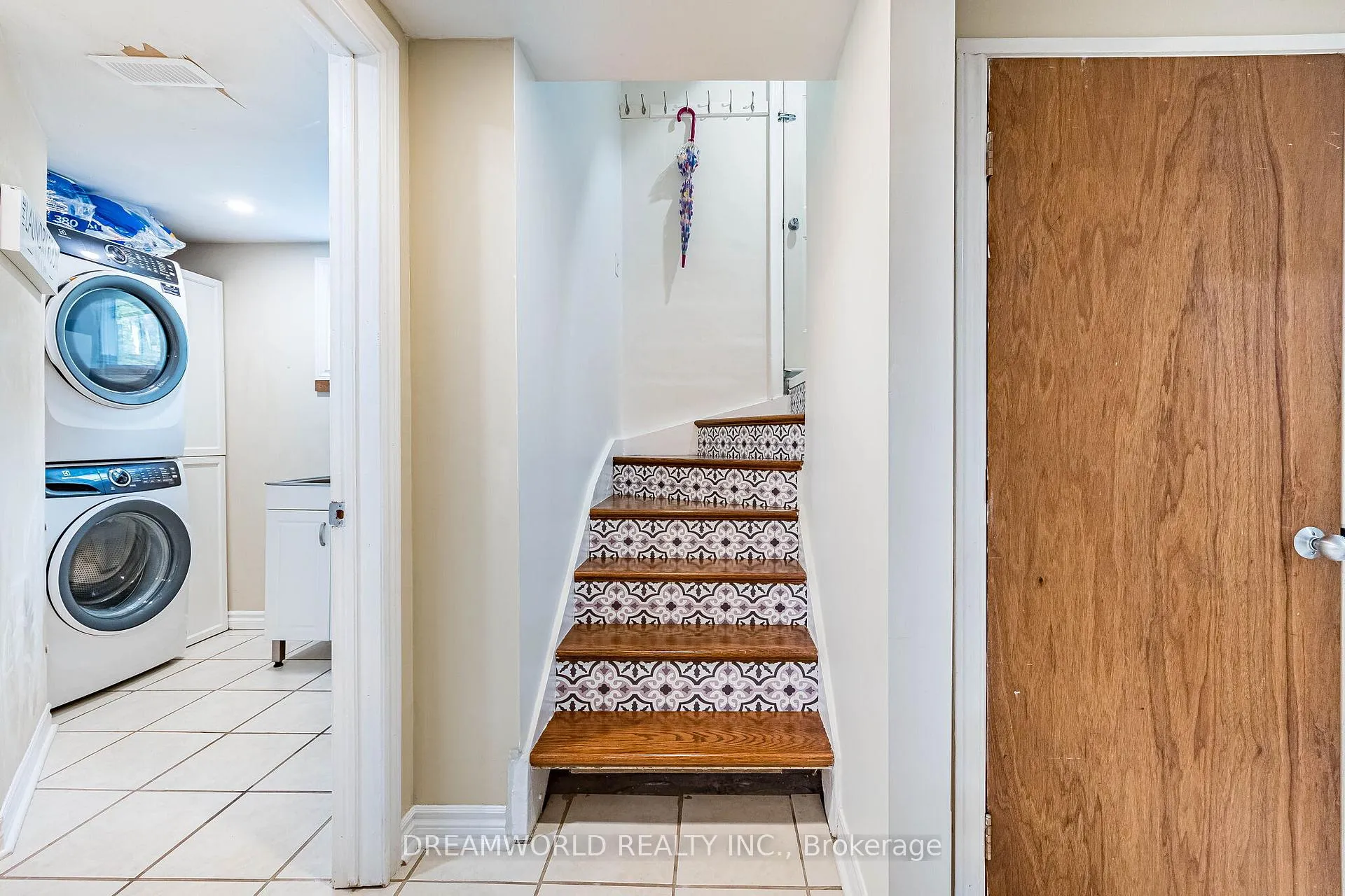 Photo 32 of 6 Esmond Crescent, Etobicoke, Elms-Old Rexdale — HOMEH