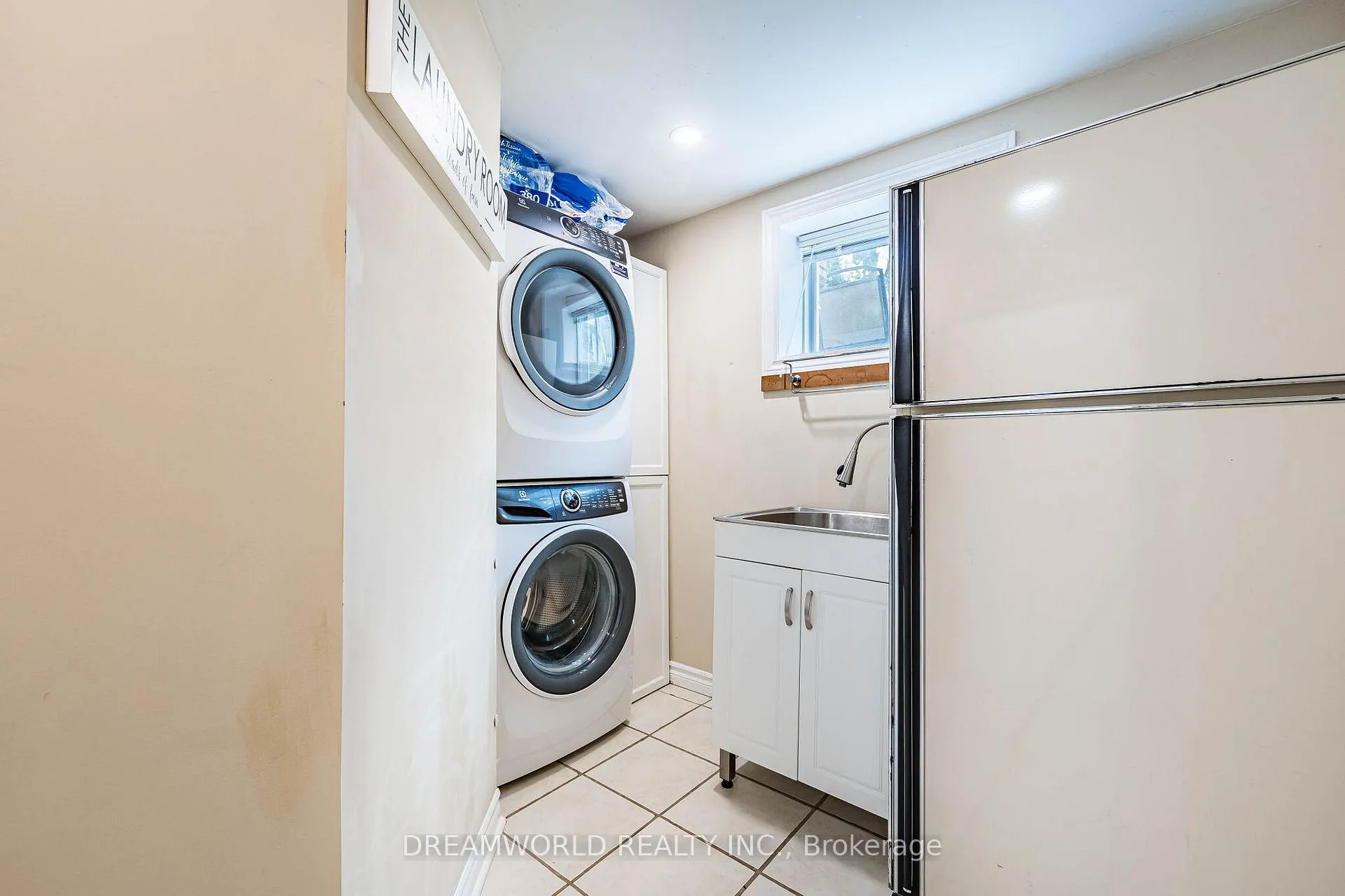 Photo 42 of 6 Esmond Crescent, Etobicoke, Elms-Old Rexdale — HOMEH