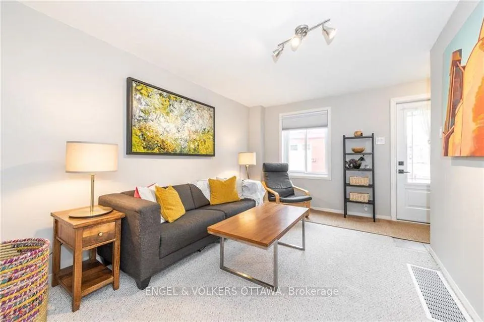 Photo 4 of 223 Carruthers Avenue, Ottawa, Hintonburg — HOMEH