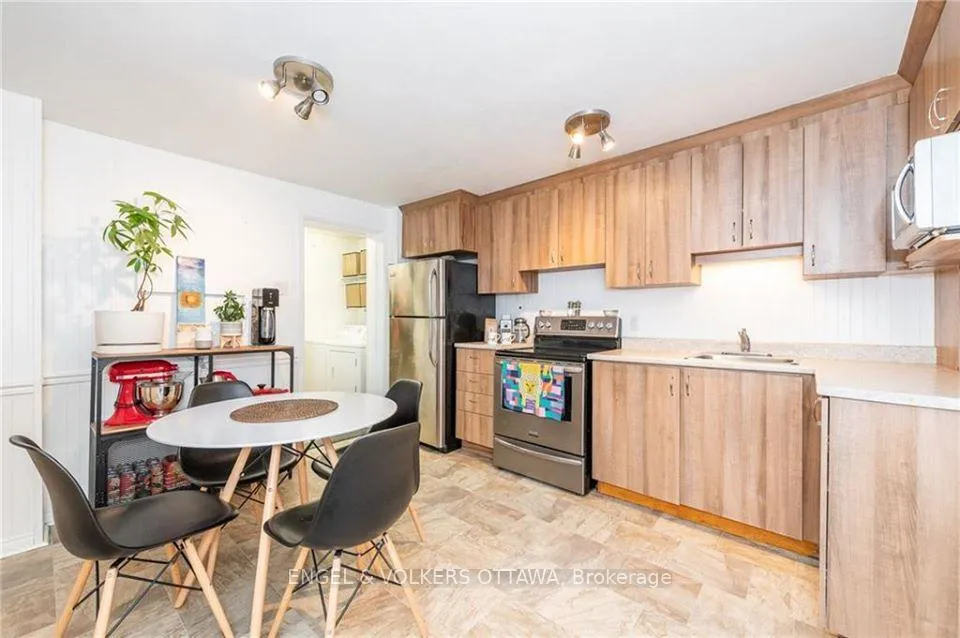 Photo 8 of 223 Carruthers Avenue, Ottawa, Hintonburg — HOMEH