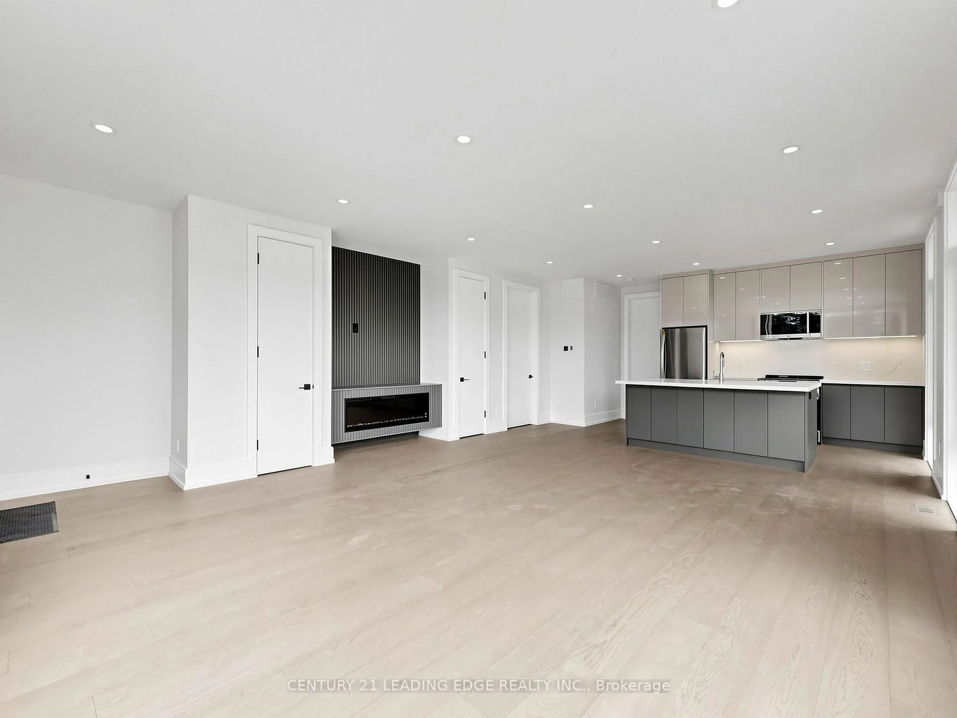 Photo 4 of Unit 3, 170 Dixon Road, Etobicoke, Kingsview Village-The Westway — HOMEH