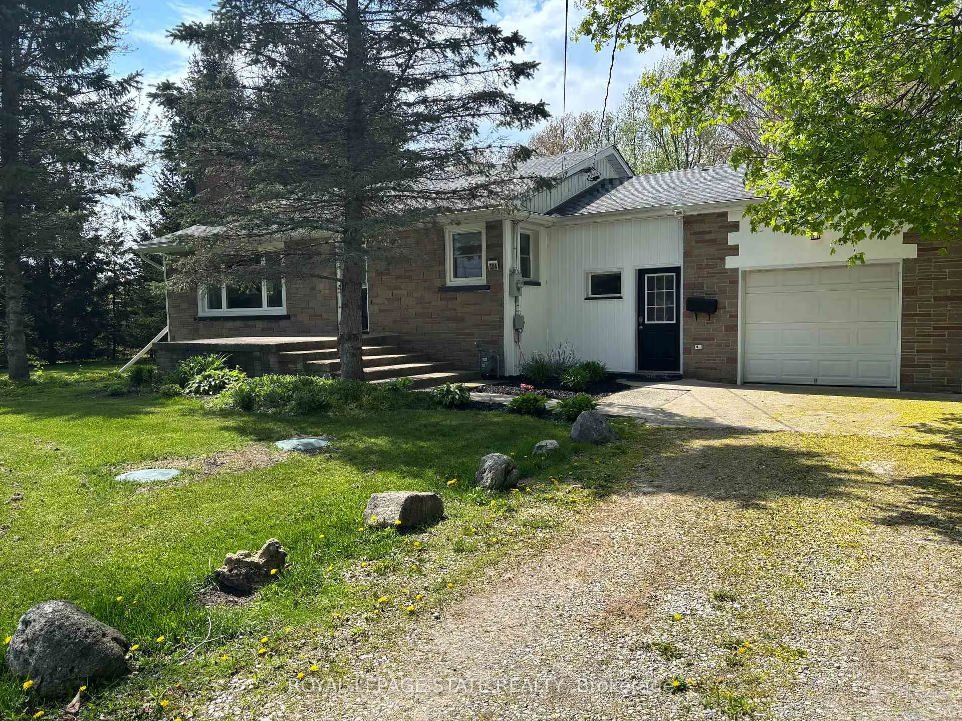 Photo 1 of 104 Diltz Road, Haldimand, Dunnville — HOMEH