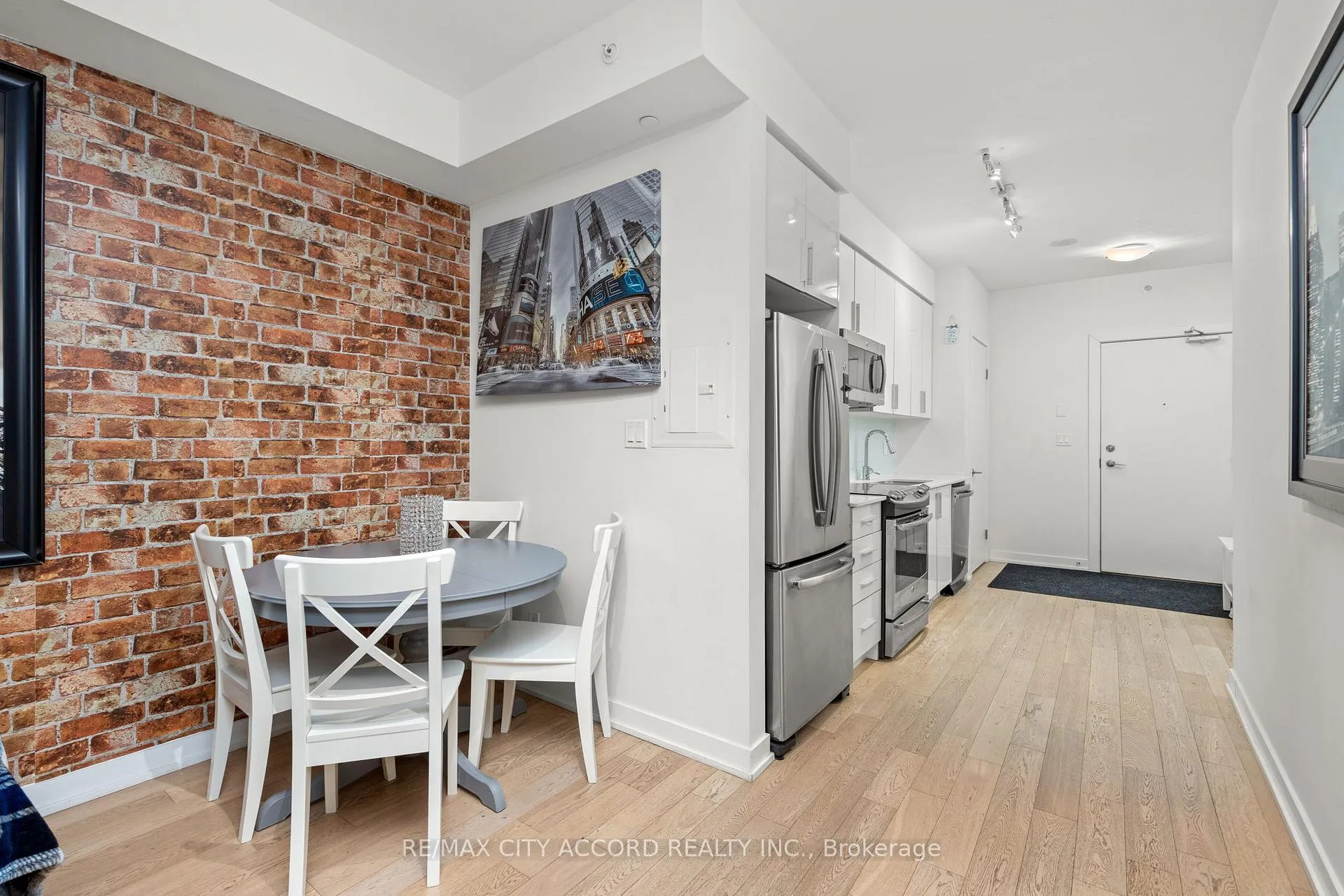 Photo 5 of Unit 311, 20 Bruyeres Mews, Toronto, Niagara — HOMEH
